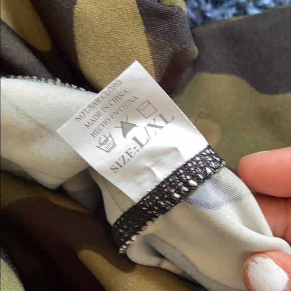 Women’s Camo/Black/Stripe Leggings - Picture 3 of 3